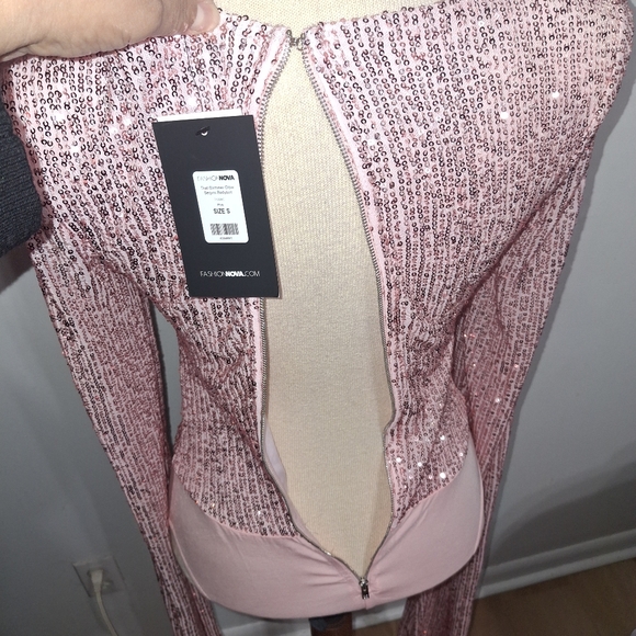 Fashion Nova- That Glimmer Glow Sequin Bodysuit/Pink- W Sz Small - Picture 6 of 9